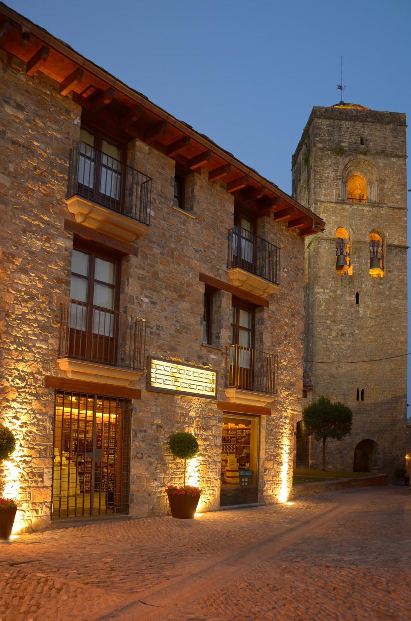 Apartamentos El Palacete De アインサ エクステリア 写真